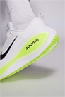 Кроссовки Vomero Plus белого и неоново-желтого цветов артикул 149964850