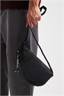 Нейлоновая сумка через плечо с подвеской черного цвета артикул 150836795