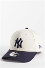 Кепка NY Yankees 9forty с контрастным козырьком, кремового и темно-синего цветов артикул 154894949