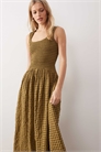 Макси-сарафан с волнистым вырезом и сборками на талии артикул 152800970