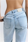 Джинсы-клин с высокой талией в стиле «mom fit» артикул 155690305