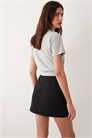 Мини-юбка-шорты с запахом, скроенная по фигуре артикул 154234138