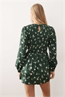 Мини-платье с длинными рукавами и цветочным принтом зеленого цвета артикул 153720162