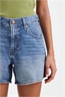 Джинсовые шорты с зауженной талией и длиной до середины бедра артикул 150014474