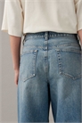 Коллекция «Circular Design»: джинсы «dad jeans» с широкими брючинами артикул 152833606