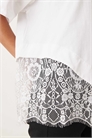 Футболка с короткими рукавами и кружевным подолом артикул 154670892