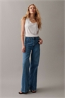 Джинсы с высокой талией и широкими брючинами, с карманами спереди артикул 147901316