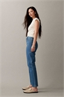 Джинсы-мама с зауженным кроем и комфортной посадкой артикул 153820446