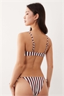 Бикини с завязками по бокам, с бордовыми полосками артикул 150987576