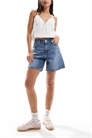 Джинсовые шорты свободного кроя с высокой талией артикул 134157983