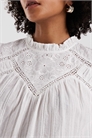 Блузка с вышитым элементом в стиле «бродери» артикул 152320244