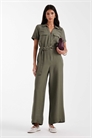 Комбинезон с поясом на талии и функциональными карманами артикул 153084185