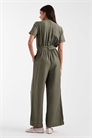 Комбинезон с поясом на талии и функциональными карманами артикул 153084185