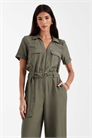 Комбинезон с поясом на талии и функциональными карманами артикул 153084185