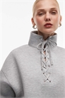 Толстовка с воротником-воронкой и кружевными вставками артикул 153751061