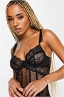 Боди с косточками, украшенное кружевом «Sweetheart» и сеткой в горошек, с бретелями с кружевными оборками артикул 121928348