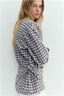 Рубашка в клетку с банданой на талии артикул 155574194