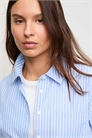 Простая рубашка из полосатого поплина с карманом артикул 151479536