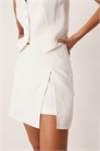 Мини-юбка-шорты с боковым разрезом, скроенная по фигуре артикул 141303704