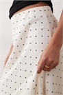 Атласная юбка средней длины в горошек артикул 153048384