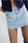Джинсовая юбка-шорты D62 в полоску артикул 156290170