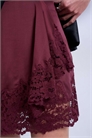 Асимметричная мини-юбка из атласа с кружевной отделкой артикул 150204200