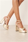 Сандалии на платформе с завязками и каблуком-блок артикул 144137902