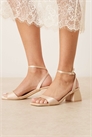 Свадебные босоножки Ammie на низком каблуке артикул 149858081