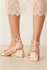 Свадебные босоножки Ammie на низком каблуке артикул 149858081