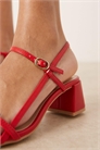Сандалии на низком каблуке артикул 152317056