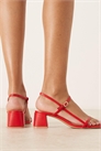 Сандалии на низком каблуке артикул 152317056