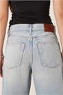 Джинсы свободного кроя с низкой посадкой артикул 154174082