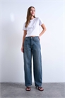 Джинсы средней посадки с широкими брючинами артикул 144641880