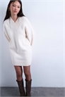 Вязаное мини-платье-свитер свободного кроя с высоким V-образным вырезом артикул 149248446