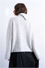 Свитер с воротником-воронкой из трикотажа артикул 142541367