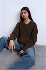 Свитер с V-образным вырезом из трикотажа артикул 147700046