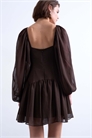 Мини-платье в стиле «ти» с рукавами-буфантами артикул 149998885