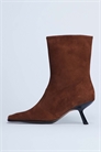 Ботинки Sienna Premium из замши с квадратным носком и каблуком средней высоты артикул 149857046
