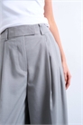Брюки с высокой талией и двумя складками артикул 148711203