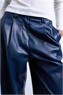 Брюки из искусственной кожи с высокой талией, складками и прямыми брючинами артикул 145750016