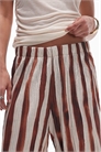 Брюки с широкими брючинами и гофрированной полоской артикул 143316390