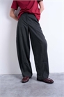 Брюки средней посадки с широкими штанинами, чистым поясом и зауженными штанинами артикул 140046044