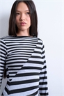 Топ с контрастными полосками и рюшами, с длинными рукавами артикул 153147224