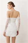 Свадебное мини-платье с открытыми плечами и кружевными рукавами артикул 154049779