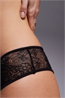 Бразильские трусики с низкой талией, полностью из кружева, с вырезами артикул 151635217