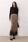 Атласная юбка макси с кружевной отделкой по низу артикул 152830211