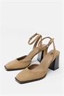 Бежевые туфли-слингбеки на широком каблуке артикул 156333248
