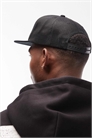 Бейсболка в стиле «тракер» с асимметричным кроем артикул 153249916