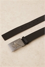 Ремень с серебряным логотипом на пластинке, 35 мм артикул 151415690