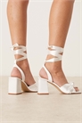 Сандалии Caralina на блочном каблуке с плиссированной отделкой артикул 150075322